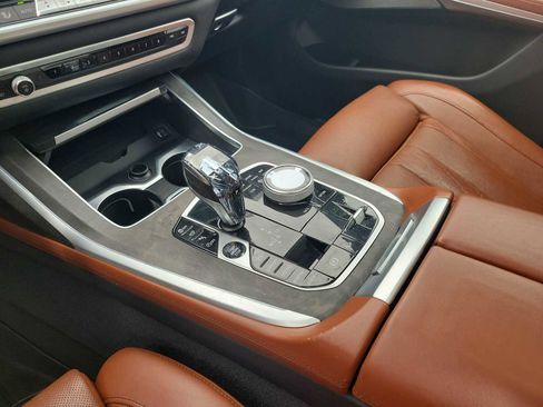 Used 2022 BMW X7 M50i w/ Dynamic Handling Package image 21