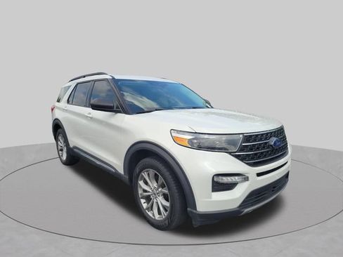 Used 2020 Ford Explorer XLT w/ Equipment Group 202A AWD/4WD image 13