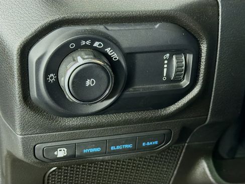 Used 2024 Jeep Wrangler Unlimited w/ Convenience Group AWD/4WD image 17