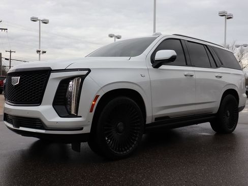 Used 2025 Cadillac Escalade Sport Platinum image 9