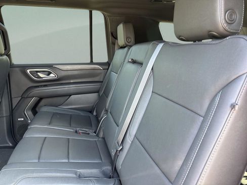 Used 2023 Chevrolet Suburban Z71 w/ Luxury Package image 19