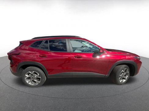 Used 2025 Chevrolet Trax LT image 8