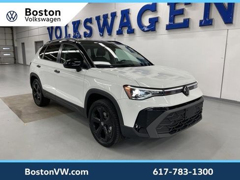 Used 2025 Volkswagen Taos SE image 5