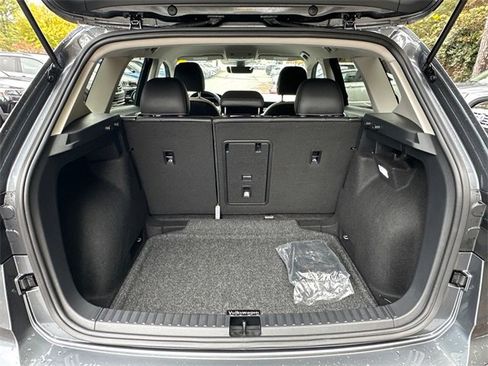 Used 2025 Volkswagen Taos SE image 18
