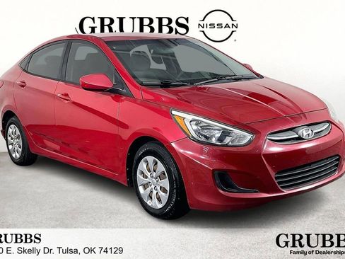 Used 2017 Hyundai Accent SE image 1
