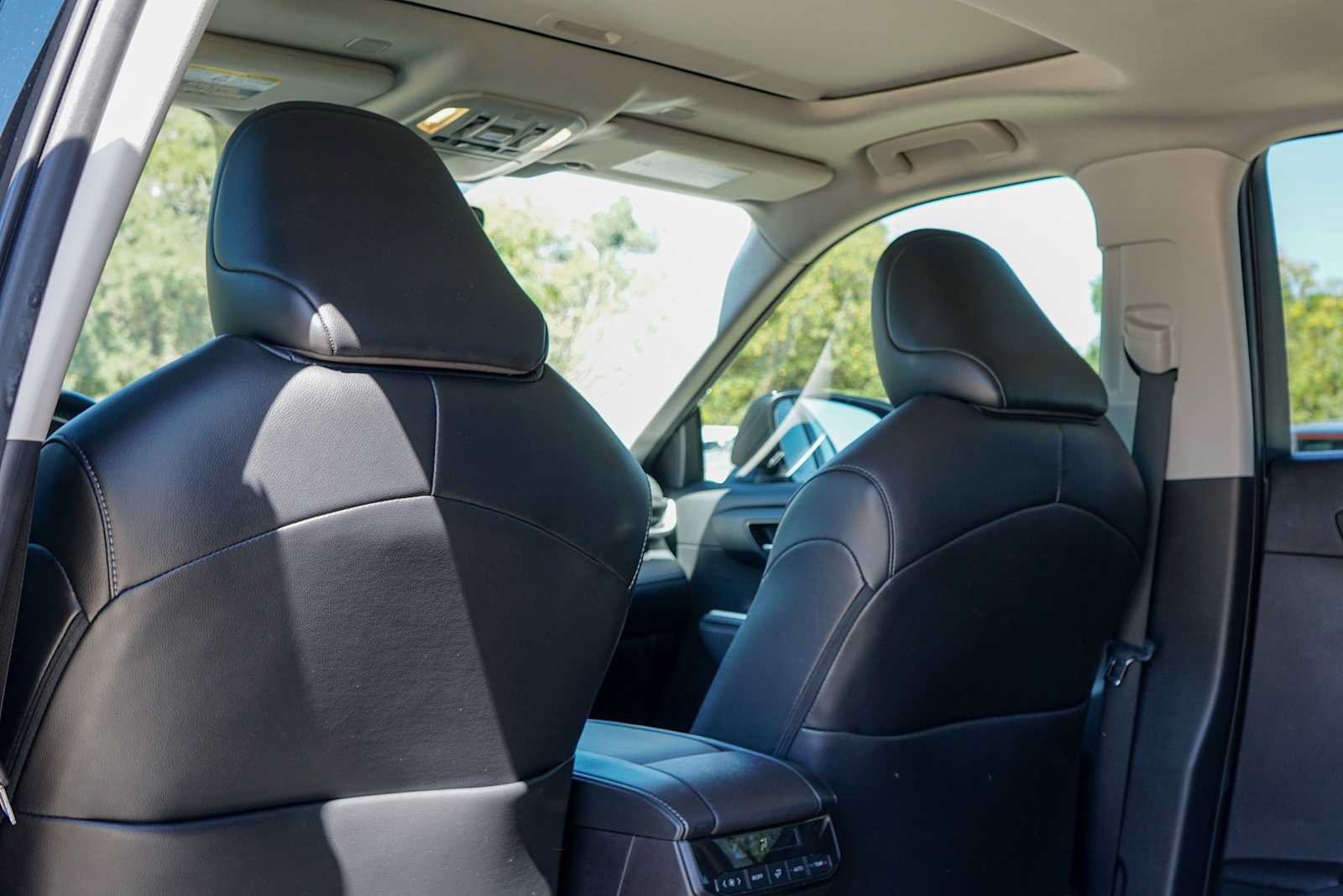 Used 2023 Toyota Highlander XLE FWD image 20