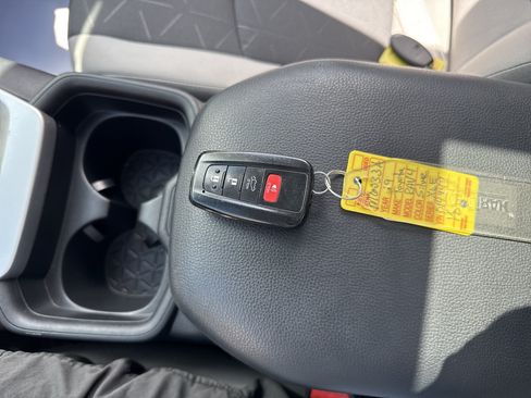 Used 2019 Toyota RAV4 XLE w/ Convenience Package AWD/4WD image 29