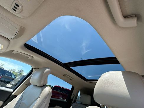 Used 2016 Lincoln MKX Reserve w/ Technology Package FWD image 11
