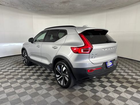 Used 2025 Volvo XC40 B5 Plus AWD/4WD image 7
