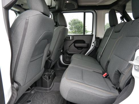 Used 2025 Jeep Wrangler Unlimited Sport AWD/4WD image 10