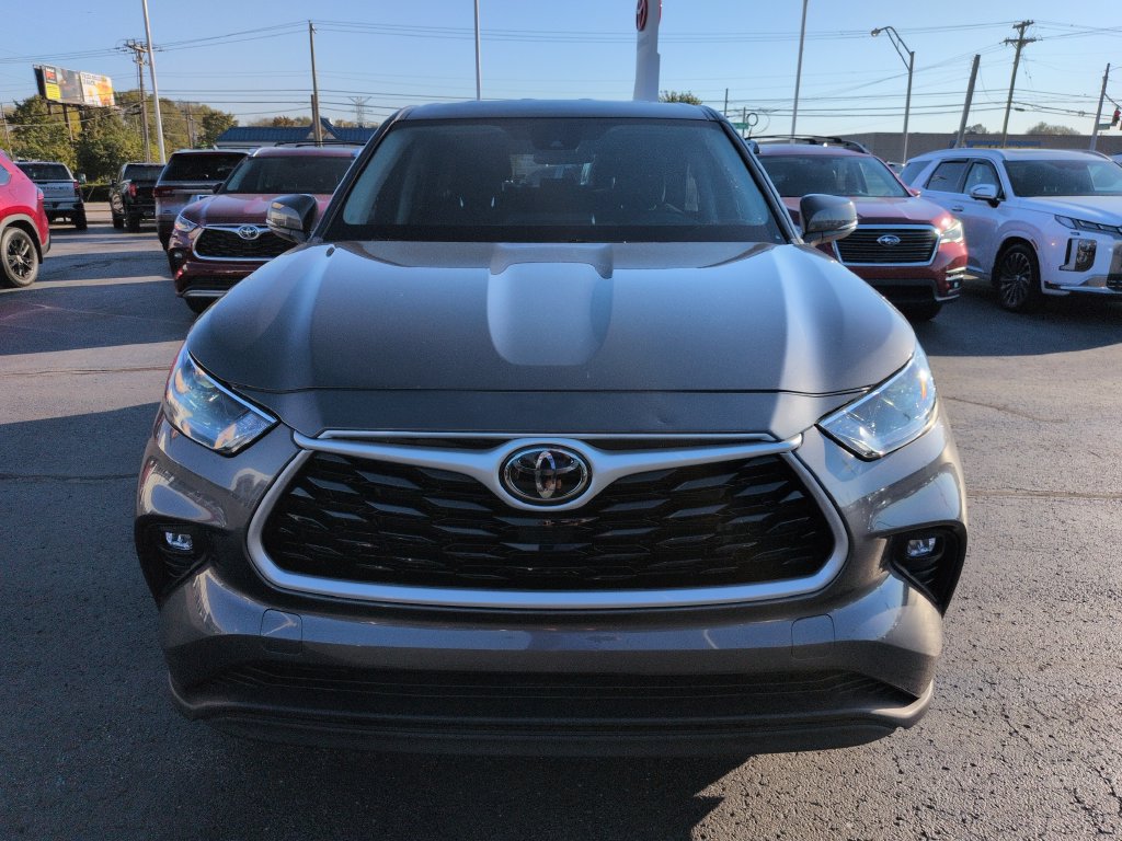Used 2023 Toyota Highlander LE AWD/4WD image 8