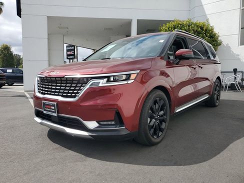 Used 2022 Kia Carnival SX Prestige image 2