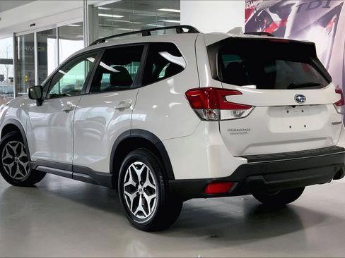 Used 2023 Subaru Forester Premium image 4