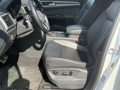 Used 2021 Volkswagen Atlas Cross Sport SE w/ V6 Towing Package image 12