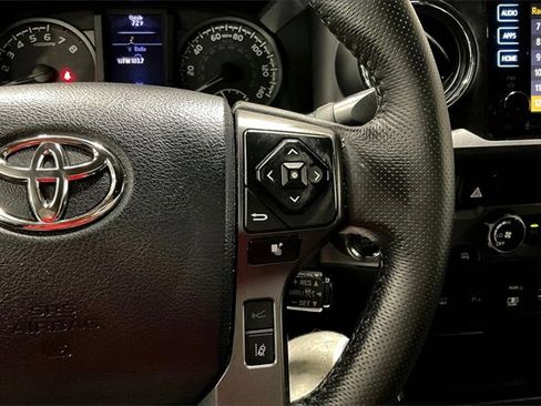 Used 2018 Toyota Tacoma TRD Sport image 20