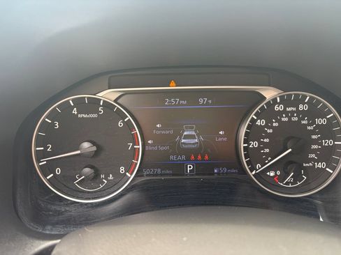 Used 2024 Nissan Altima 2.5 SV FWD image 16