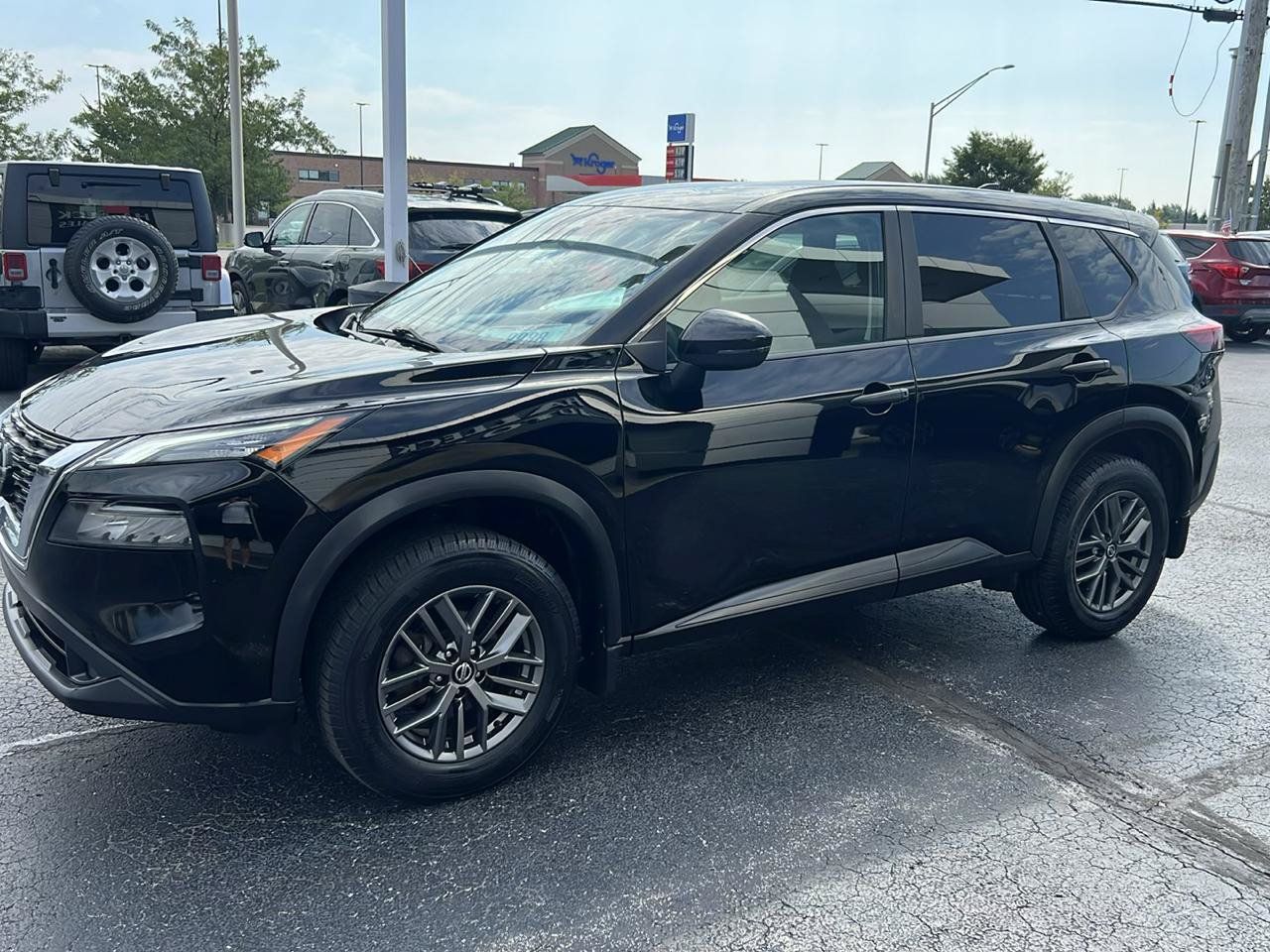 Used 2021 Nissan Rogue S AWD/4WD image 2