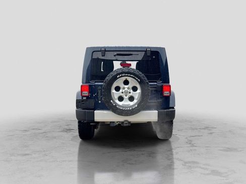 Used 2013 Jeep Wrangler Unlimited Sahara w/ Max Tow Pkg AWD/4WD image 5