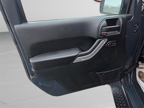 Used 2016 Jeep Wrangler Unlimited Sahara w/ Connectivity Group image 5