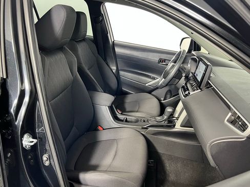 Used 2025 Toyota Corolla Cross LE image 30