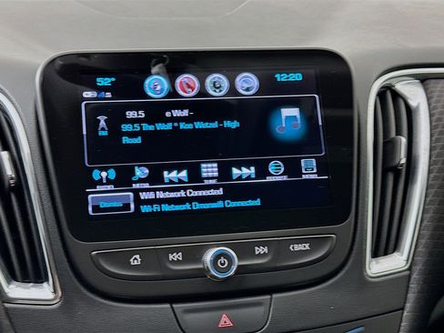 Used 2018 Chevrolet Malibu LT image 16