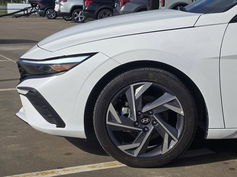 Used 2025 Hyundai Elantra Sport FWD image 6