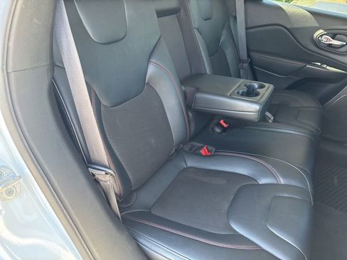 Used 2022 Jeep Cherokee Trailhawk w/ Comfort/Convenience Group AWD/4WD image 43