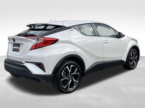 Used 2022 Toyota C-HR XLE image 6