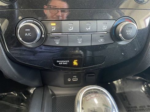 Used 2018 Nissan Rogue S AWD/4WD image 16