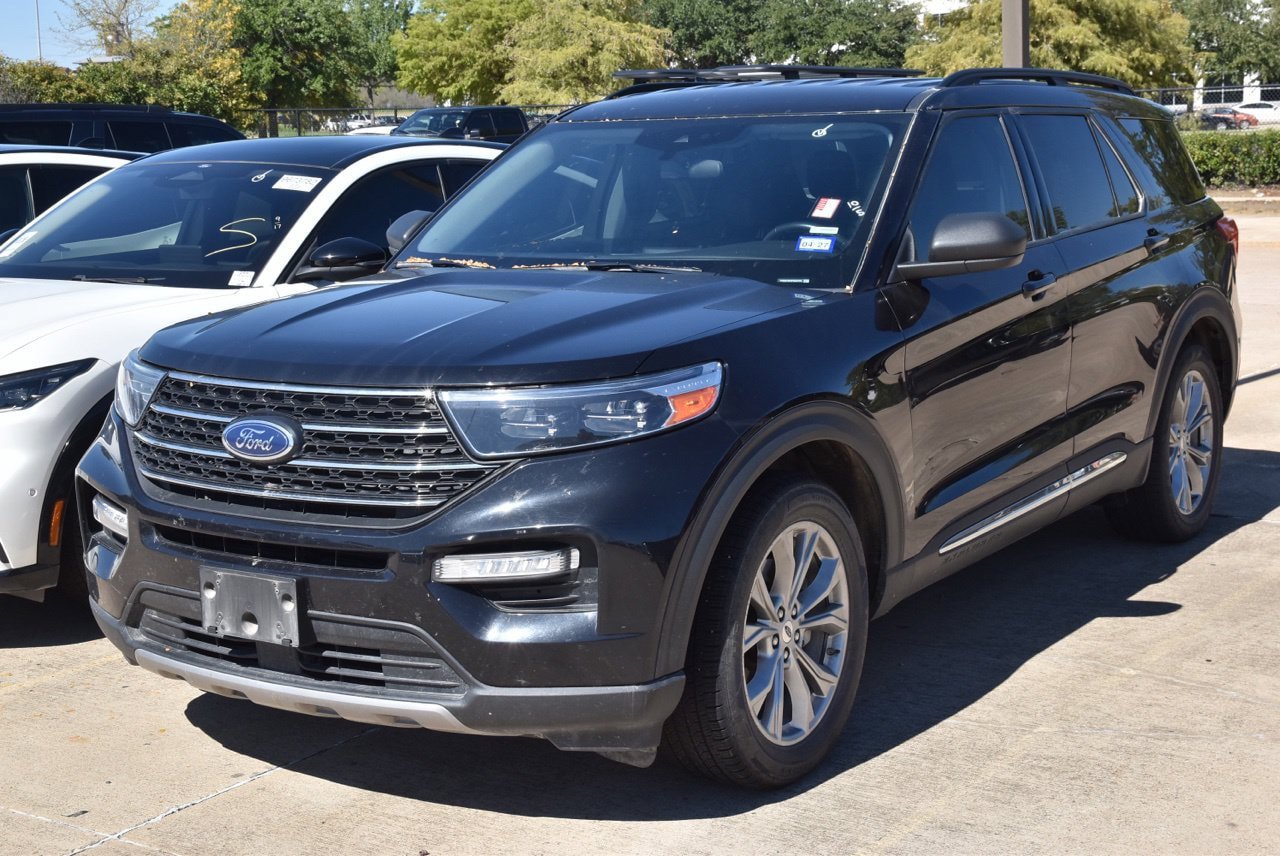 Used 2023 Ford Explorer XLT w/ Equipment Group 202A RWD image 2