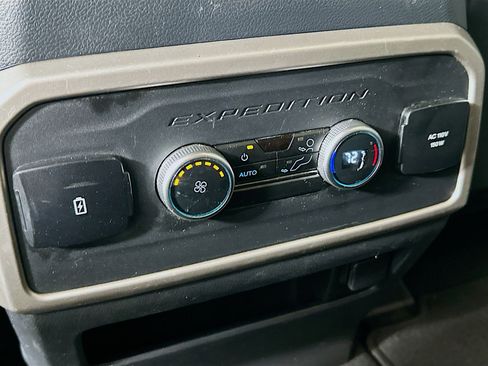 Used 2024 Ford Expedition XLT image 28