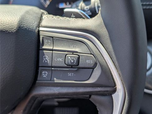 Used 2023 Jeep Grand Cherokee L Limited w/ Black Appearance Package AWD/4WD image 24