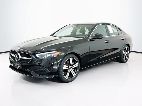 Used 2025 Mercedes-Benz C 300 4MATIC Sedan image 3