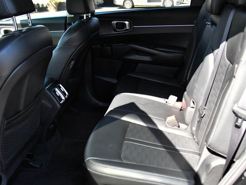 Used 2024 Kia Sorento S FWD image 42