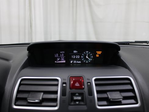 Used 2018 Subaru Forester 2.5i Touring AWD/4WD image 14