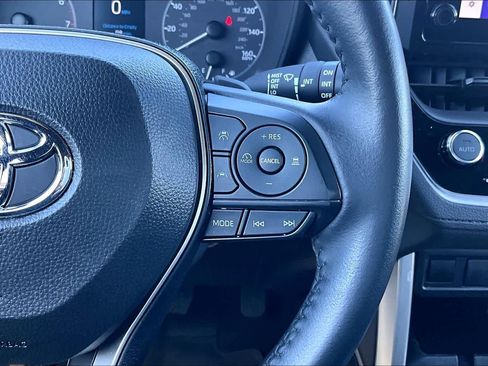 Used 2024 Toyota Corolla Cross SE image 25