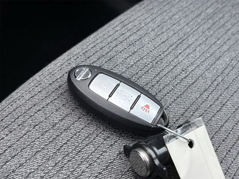 Used 2021 Nissan Rogue S image 35