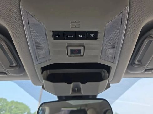 Used 2020 Toyota RAV4 XLE FWD image 37