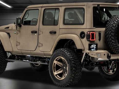 Used 2025 Jeep Wrangler Sport image 4