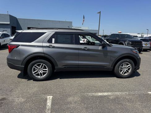 New 2026 Ford Explorer Active AWD/4WD image 4