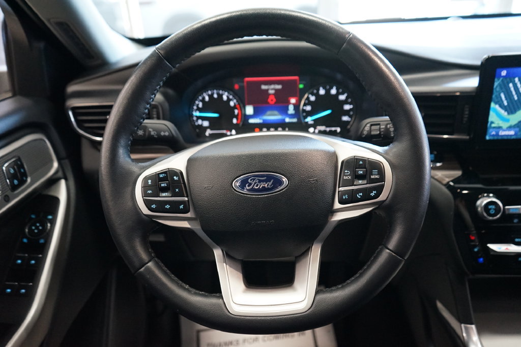 Used 2023 Ford Explorer Limited w/ Equipment Group 301A AWD/4WD image 32