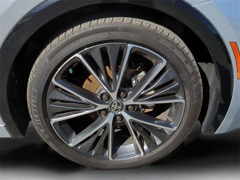 Used 2023 Toyota Prius XLE image 11