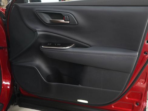 Used 2025 Toyota Crown Signia XLE image 9