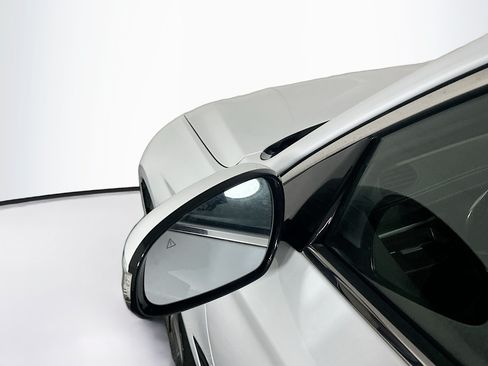 Used 2025 Genesis G70 2.5T RWD image 16