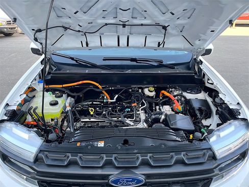 Used 2023 Ford Maverick Lariat image 29