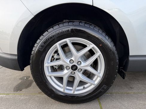 Used 2024 Ford Edge SE image 9