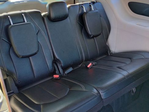 Used 2020 Chrysler Voyager Lxi image 21