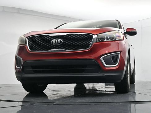 Used 2017 Kia Sorento AWD w/ LX Convenience Package image 19