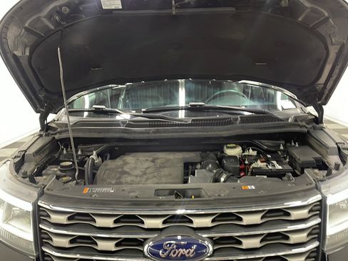 Used 2016 Ford Explorer XLT w/ Equipment Group 202A AWD/4WD image 26