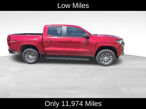 Used 2023 Chevrolet Colorado LT w/ LT Convenience Package II AWD/4WD image 2